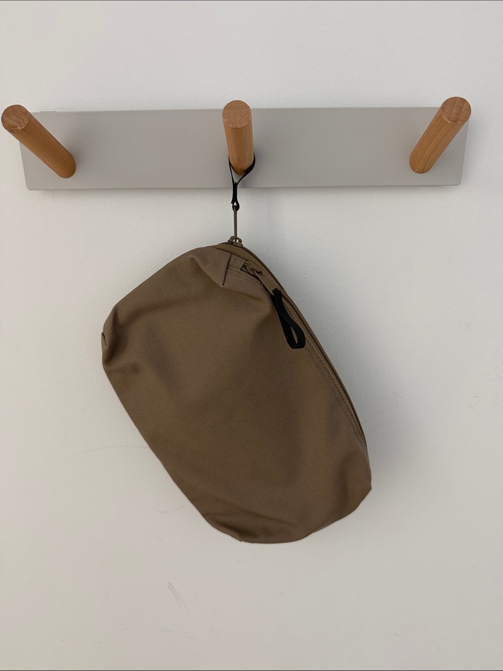 Uniqlo Men's Belt Bag in Olive Brown